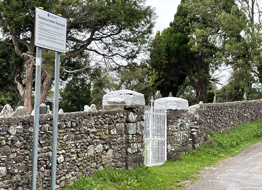 Entrance sign and gate to Templecurraheen Graveyard